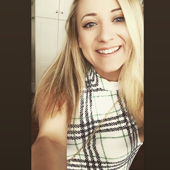 Meet your Posher, Scarlet - Picture 1 of 1